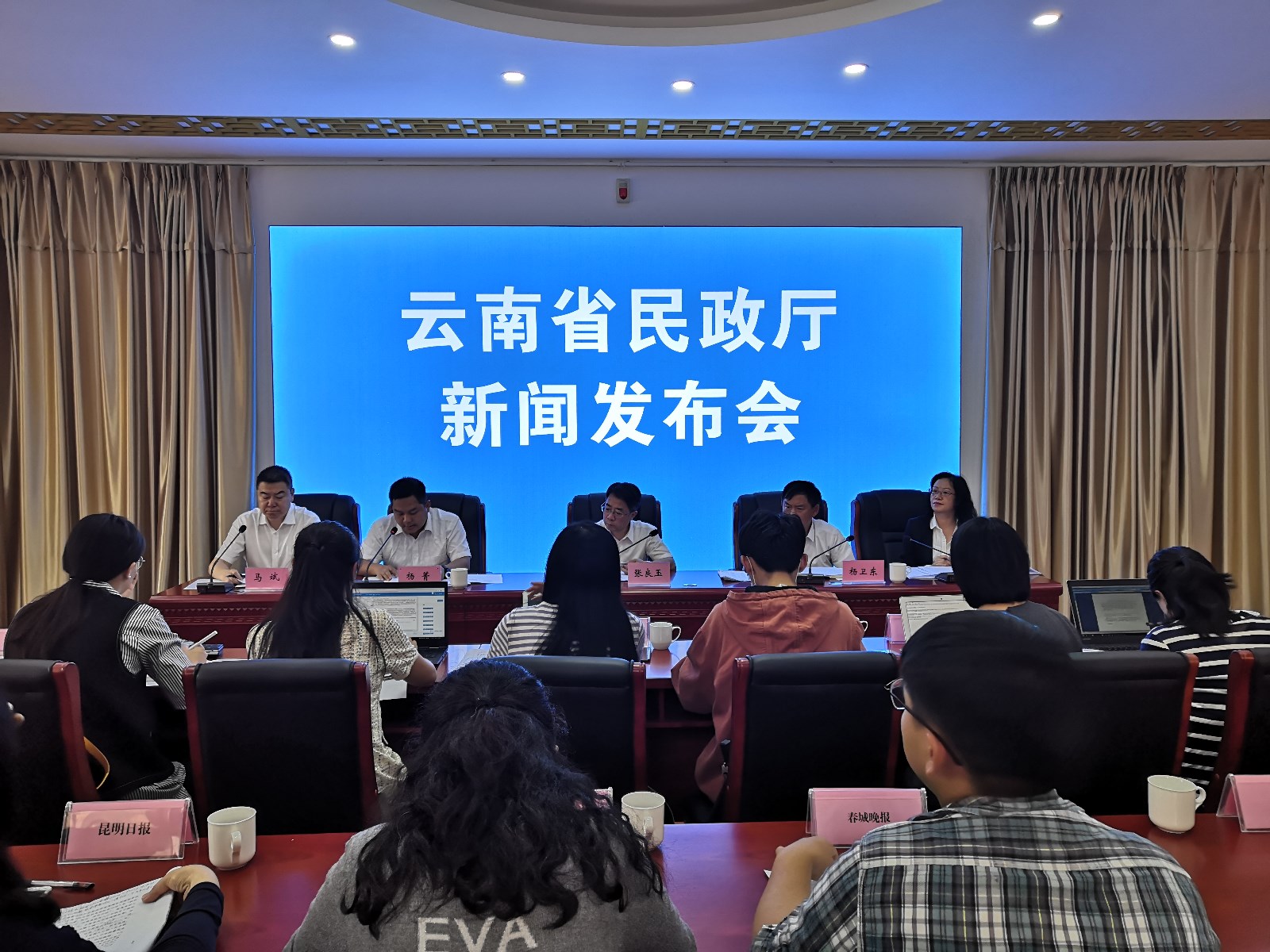 发布会现场.jpg