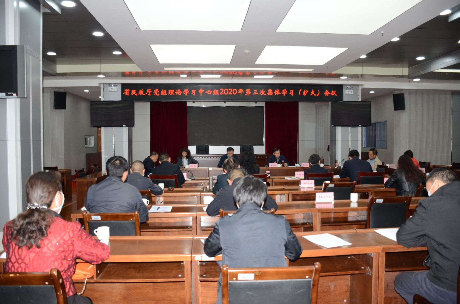 省厕所偷拍
党组召开理论学习中心组2020年第三次集体学习（扩大）会议_1.JPG