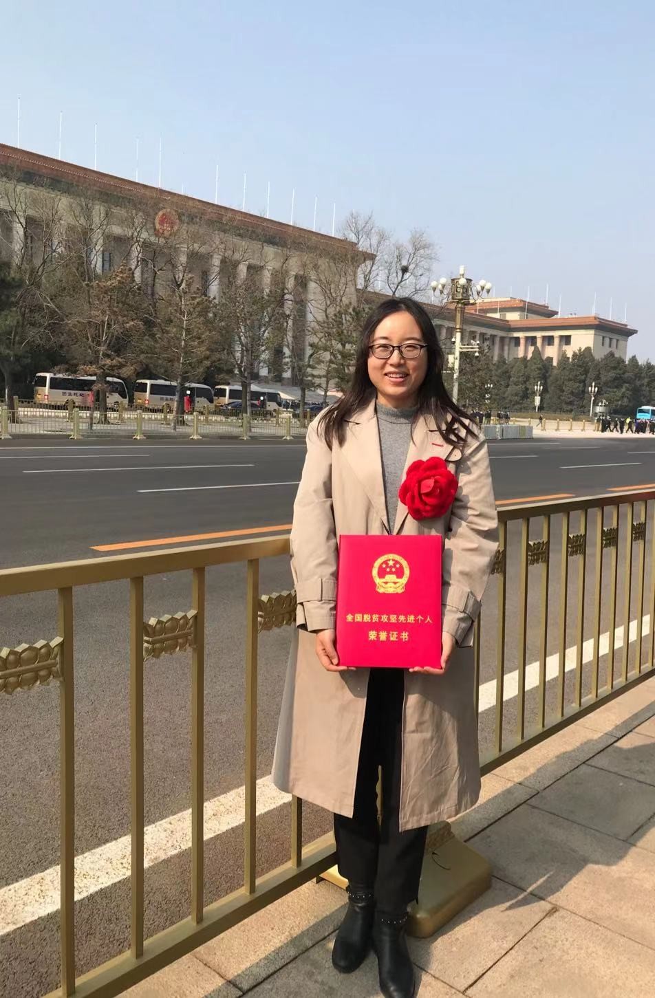厕所偷拍-偷拍直播
社会救助处一级主任科员夭可捷被表彰为全国脱贫攻坚先进个人.jpg