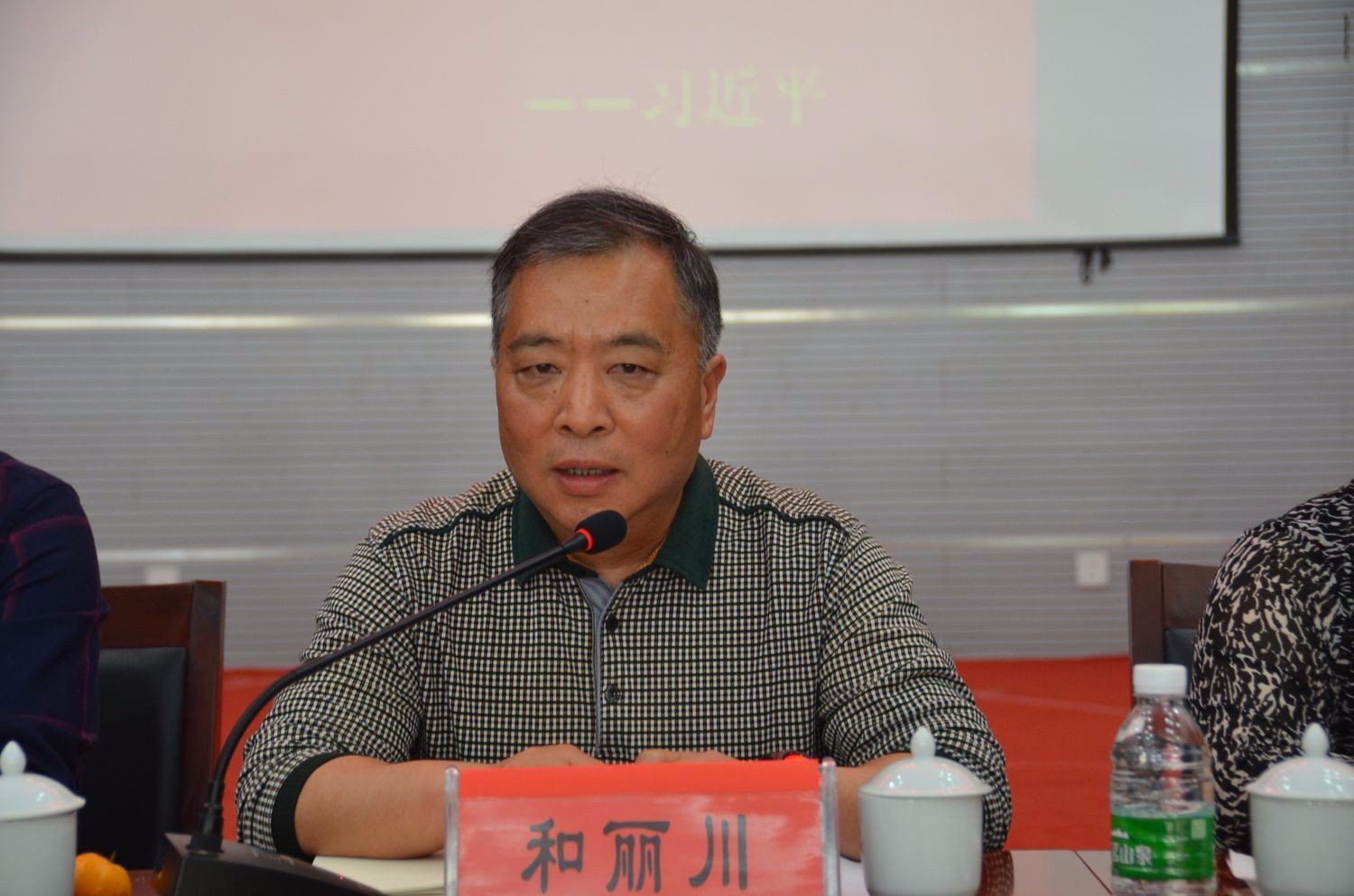省厕所偷拍
2018五四活动2.jpg
